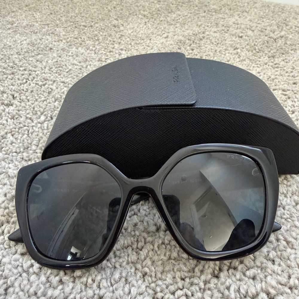 Prada Black Oversized Sunglasses - Picture 2 of 7